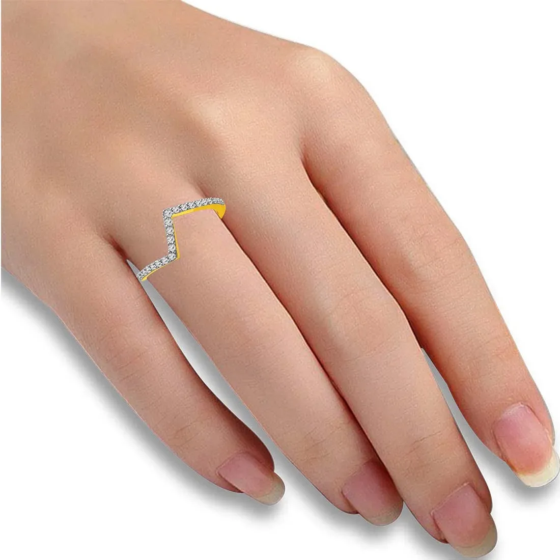 14K V-shaped Gold Ring With A Geometric, Angular Design