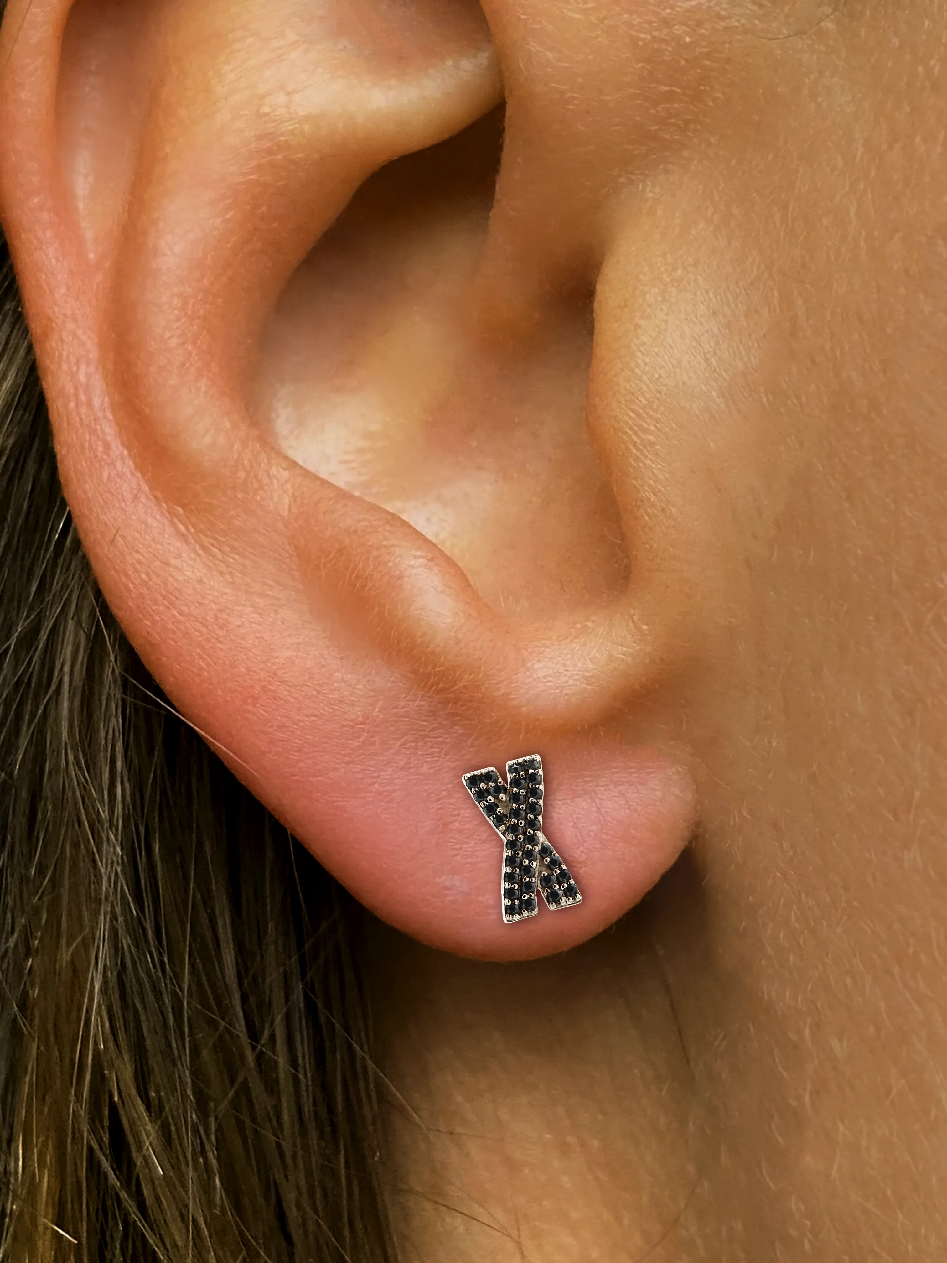 9k White Gold Earrings Set with Black Diamond