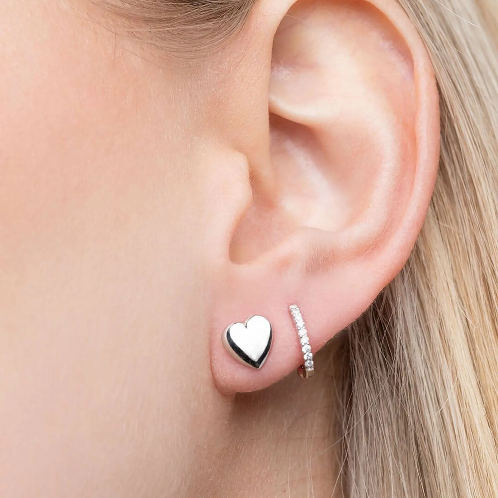 Heart Stud Earrings in White Gold