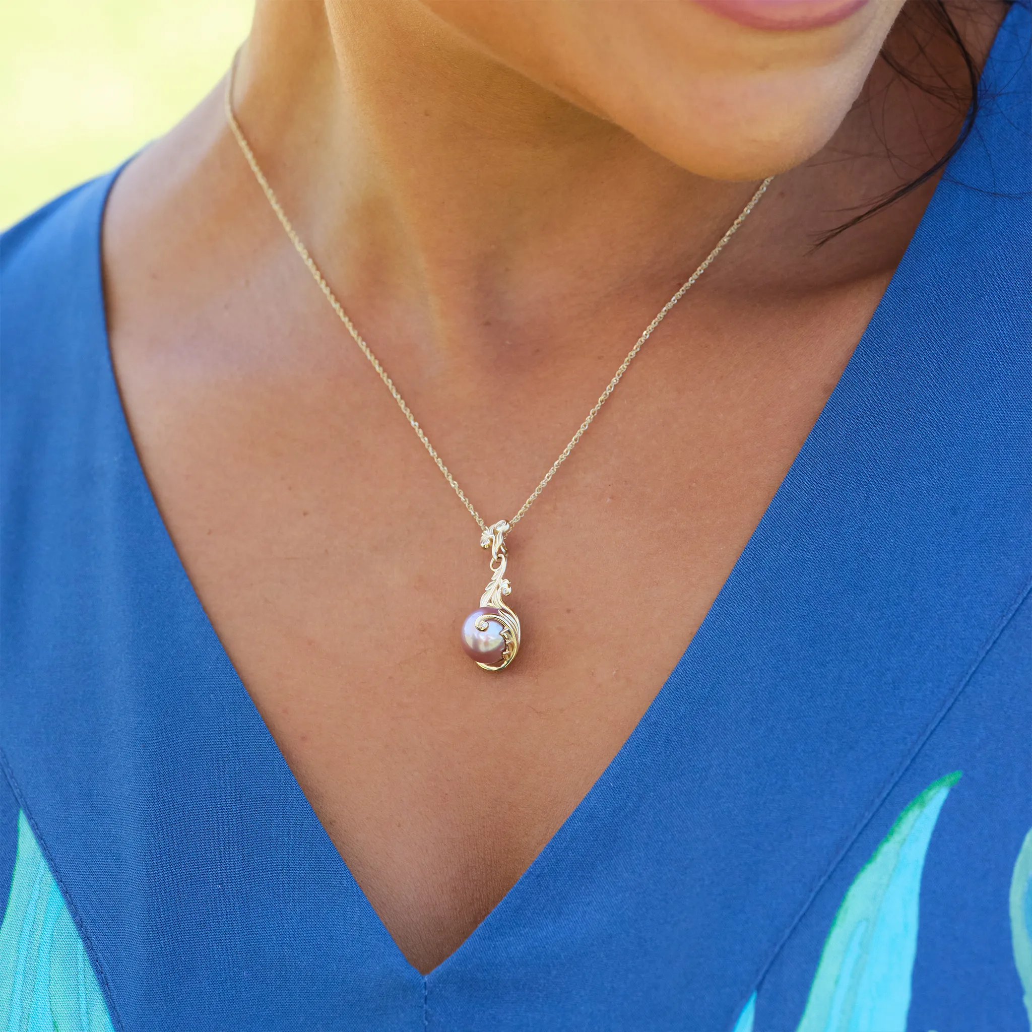 Living Heirloom Lavender Freshwater Pearl Pendant in Gold with Diamonds - 9-10mm