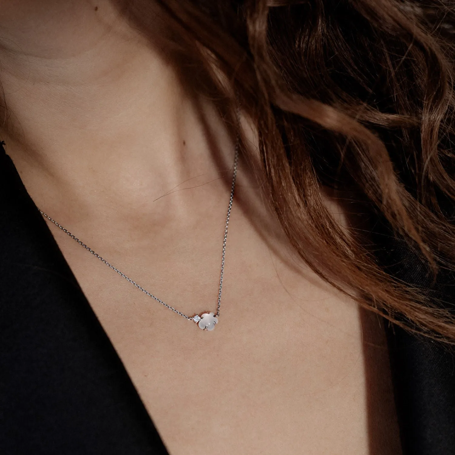 Mid Cloud 18K Whitegold Necklace w. Milkey Quartz & Diamonds